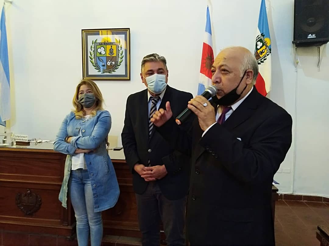 LaBandaHcd's tweet photo. En la Sesión de ayer declaramos de Interés Municipal, Legislativo, Social y Cultural los 15 años de transmisión en vivo del Programa “Musicalísimo” por Radio Panorama. 
Con la presencia de sus conductores Willy Ocaranza y Maria Laura Rojas.

#HcdLaBanda 
#Musicalisimo https://t.co/RMTIDszTVY