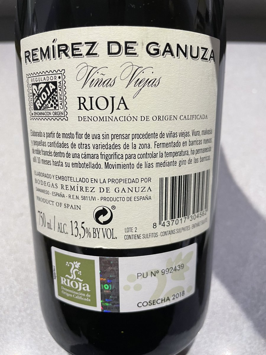 Buen material de esta bodega que diría no hace nada que no merezca al menos un notable