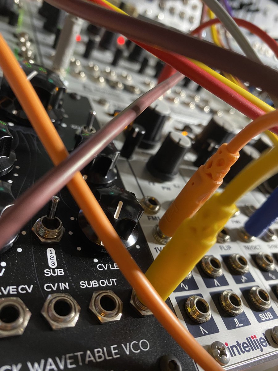 LostParadox__'s tweet image. Exploring Sound Once More
•
#moog #prophetrev2 #davesmithinstruments #moogsub37 #eurorack #dnb #drumandbass
