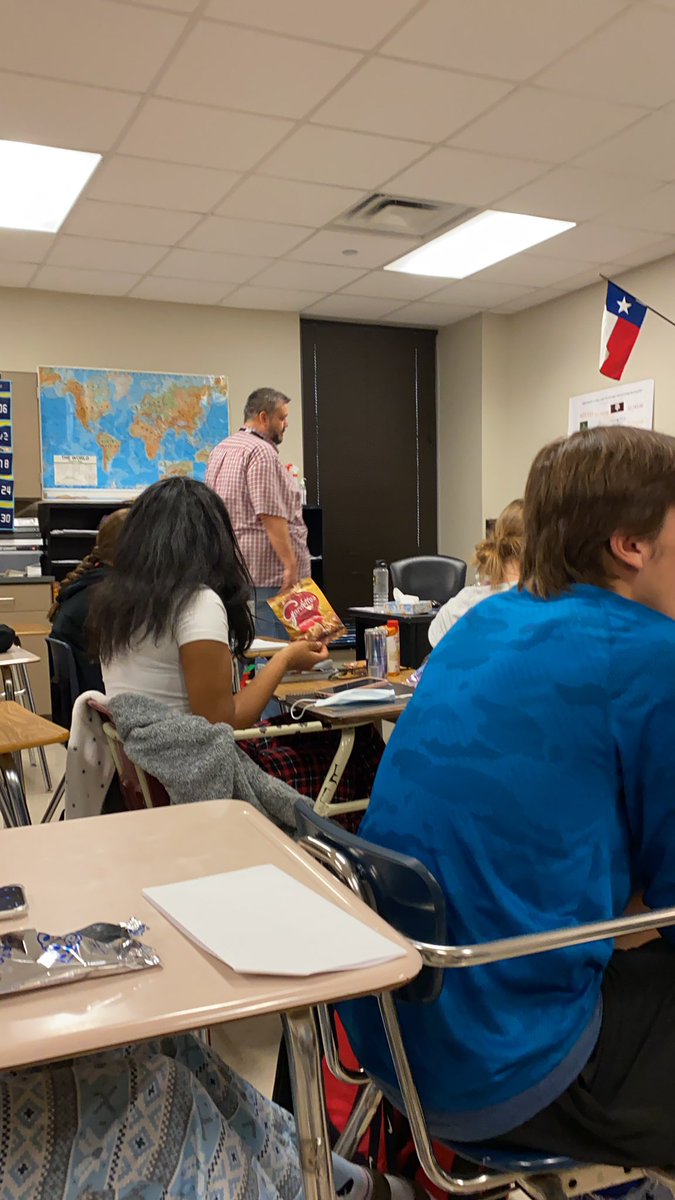 ash1yno4's tweet image. Give mr Olson a raise #BOB21 #VWHS @VictoriaISD