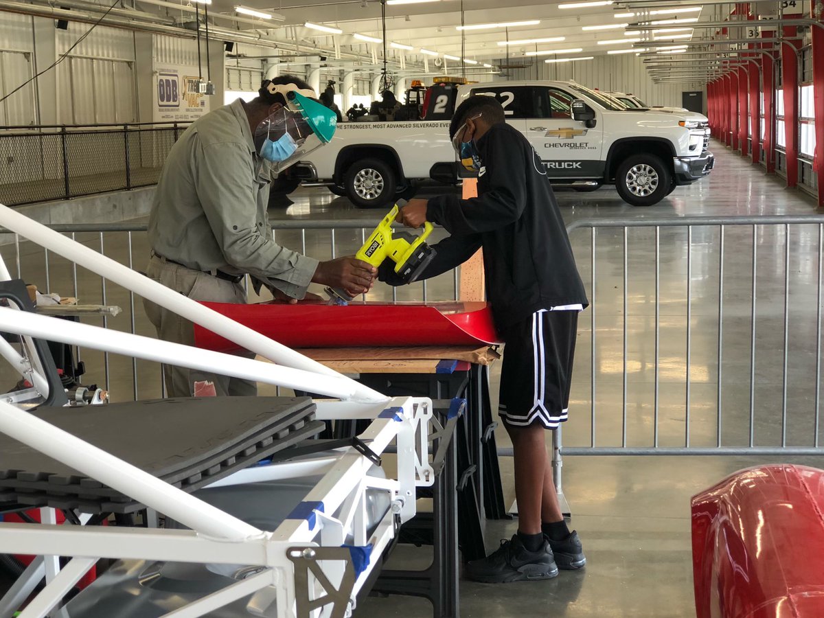 TishaErby's tweet photo. My baby growing up on me! I’m so very proud of my Jr! He building a car at the @RichmondRaceway ! #GoRedTails #RiverCityMiddleSchool #RichmondPublicSchools #WeAreRPS @RVARCMS @RPS_Schools @JasonKamras ❤️🤍💙✈️ #proudmom https://t.co/FIXRB6eAjr