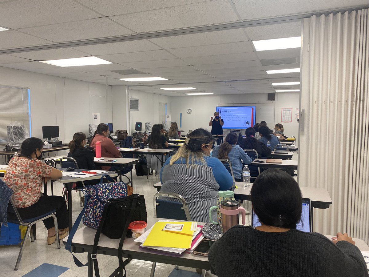 TajonarGabriel's tweet photo. Bilingual Teachers improving on their craft by learning about “Dictado!”
Maestros Bilingües creciendo en su profesión y aprendiendo sobre “Dictado!” @OakCrestStinger @ECISDtweets https://t.co/KqmmMbqojl