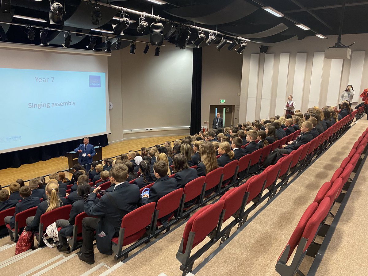 RGarli905's tweet photo. Our wonderful singing assembly with yr7. #beyourbest So proud of them! @AppletonAcademy @HelsMsJ https://t.co/k2pAfGQJdK