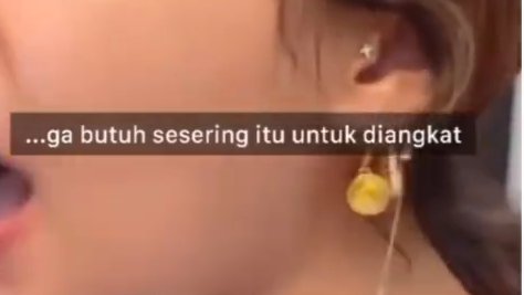 tyaneyandri's tweet photo. @dikuspidalis @bhe_bp @tjalista Maaf defense ilmiah ini mendukung aku dan beta. Gausah sering2 mandi nnt kulitnya kering say ~ apalagi d daerah panas 💁 https://t.co/qAZVkxSLYw