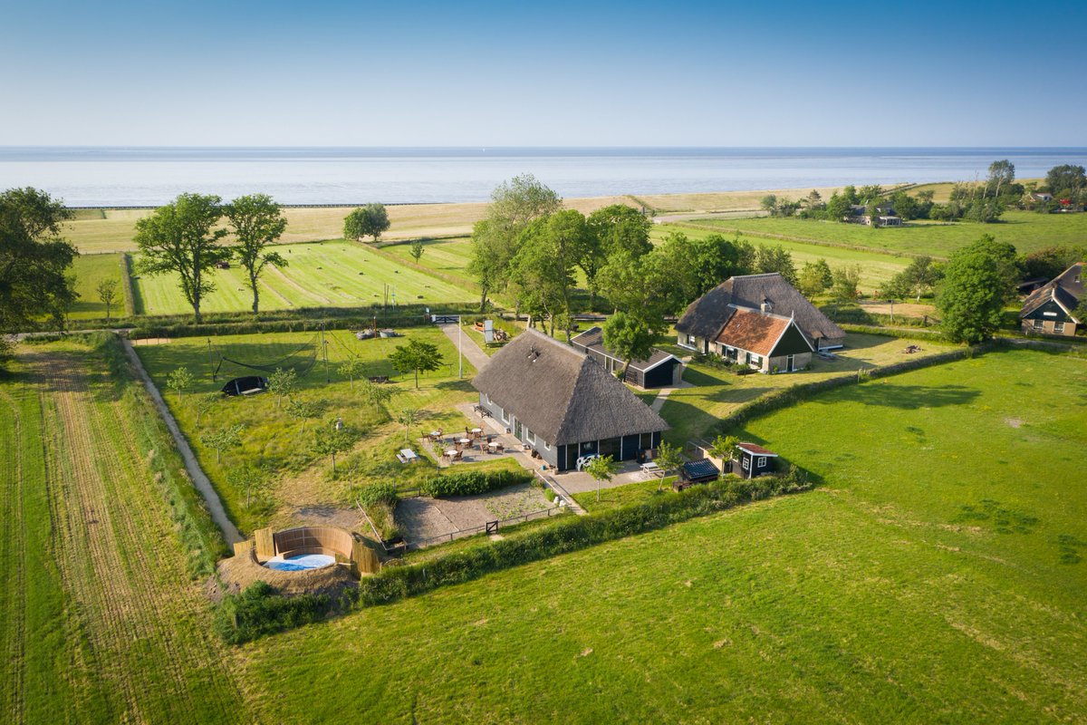 Oogstfeest: Zat. 2 oktober 15-17 uur. In 2 uur tijd bent u weer helemaal up to date op het gebied van onze oogst van het afgelopen jaar. Lezing, muziek, interviews en stolpenquiz. Het zit allemaal in het programma. Digitaal bijwonen?  info@boerderijenstichting.nl