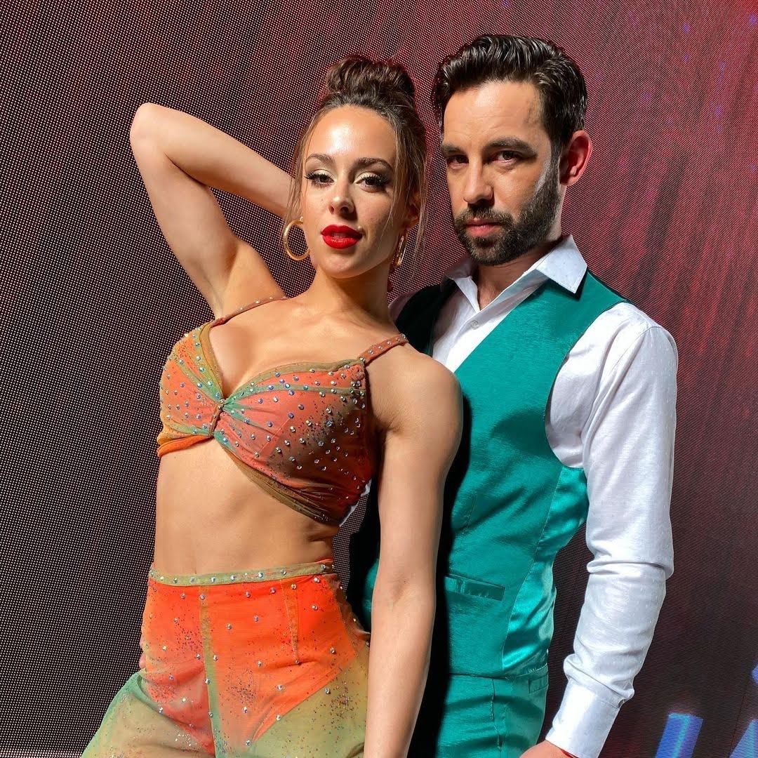 cacheteupdates's tweet photo. 🗣️ ¡Hoy bailan Agus y Fio🤍! 

A las 23:15hs salen a la pista para el "Ritmo con Cantantes" junto a @merygranados que Cantará "Chandelier" de Sia. Tenemos tendencia para apoyarlos, para más info vayan a nuestro perfil ✨.

@sierra_agus @FioruGimenez https://t.co/Am4r5FCxnP