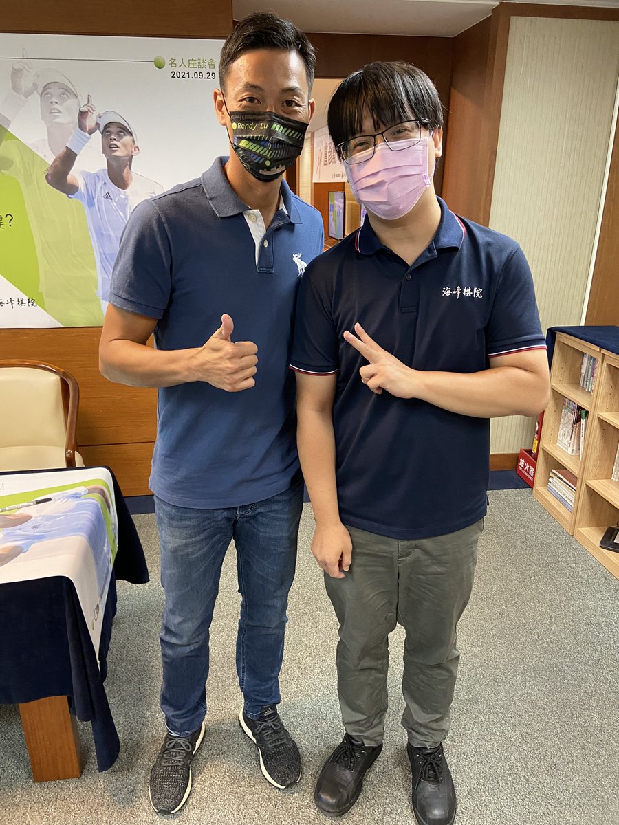 cabon1224's tweet photo. #盧彥勳

被說頭很大的合照 哈哈
網球頂尖選手手部的肌肉線條好強化 https://t.co/P8hONcFAmQ