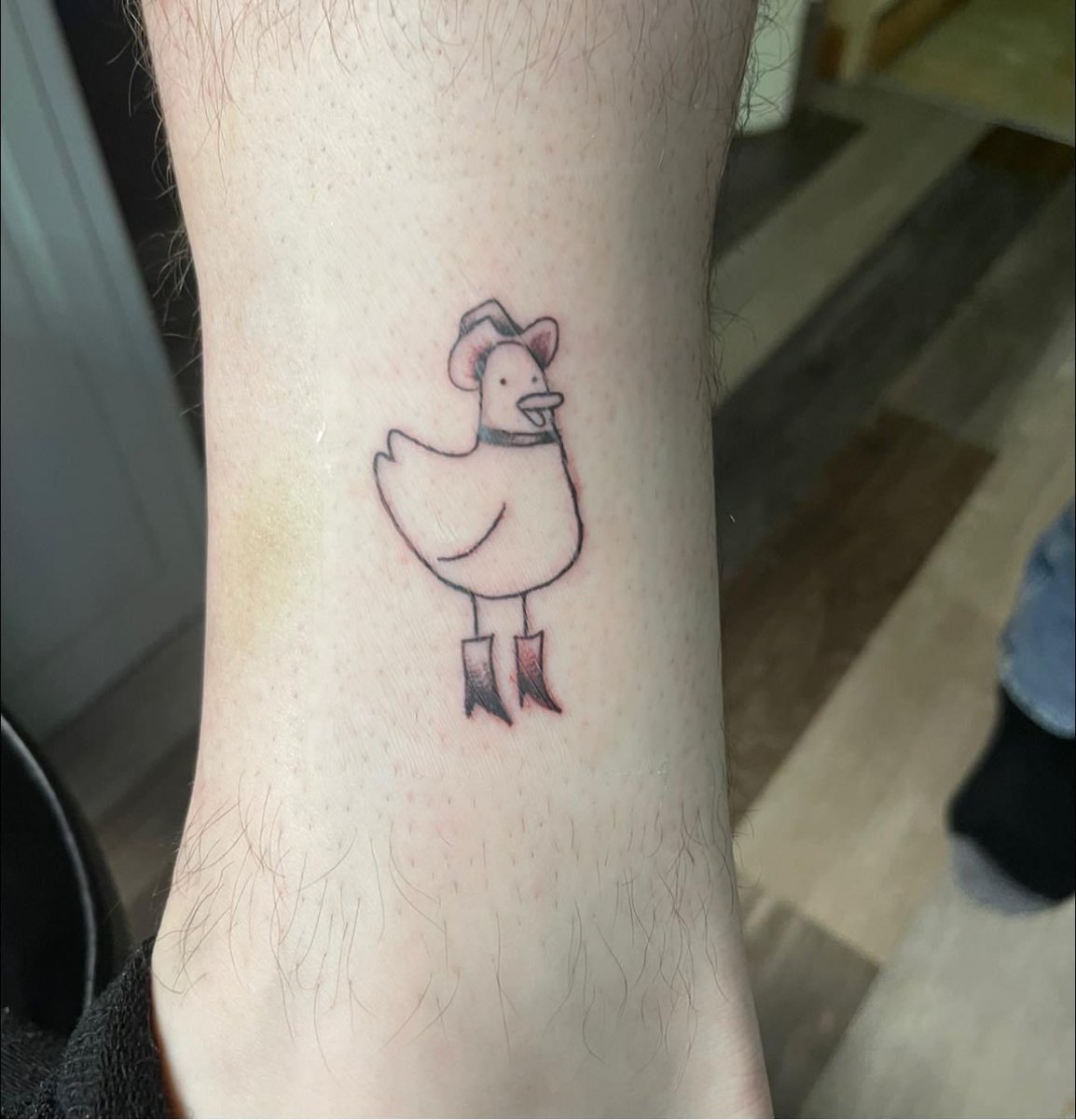 Coner1998's tweet photo. Duck and Goose https://t.co/6InZTDH8Kx