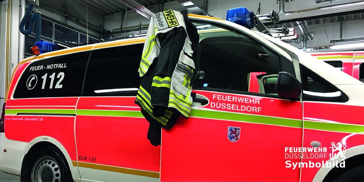 BFDuesseldorf's tweet photo. 📟Feuermeldung📍#Urdenbach
In den Mittagsstunden brannte ein Zimmer in einem Reihenendhaus vollständig aus. #FwDus rettet 18-Jährige aus dem Haus und löscht den Brand rasch. Die junge Frau wurde vorsorglich in ein Krankenhaus transportiert.
Mehr➡️ https://t.co/nRfbgHuaeH https://t.co/mAyjU9Ge06