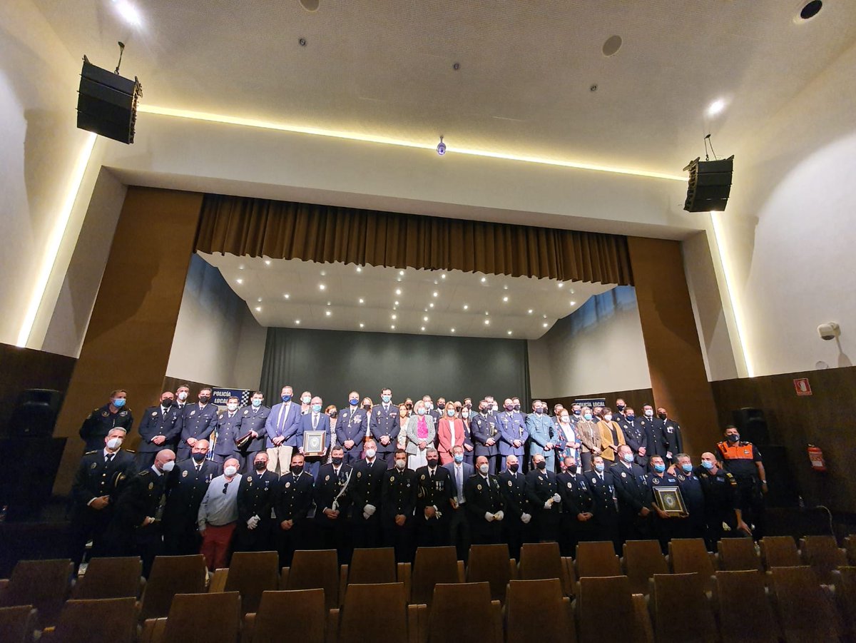 aytomotril's tweet photo. ℹ Policía Local de Motril celebra la fiesta de su Patrón en el marco del reconocimiento social a su labor.

➕ info 📰 https://t.co/CXDc3yASoC https://t.co/Zssa7cpgy2