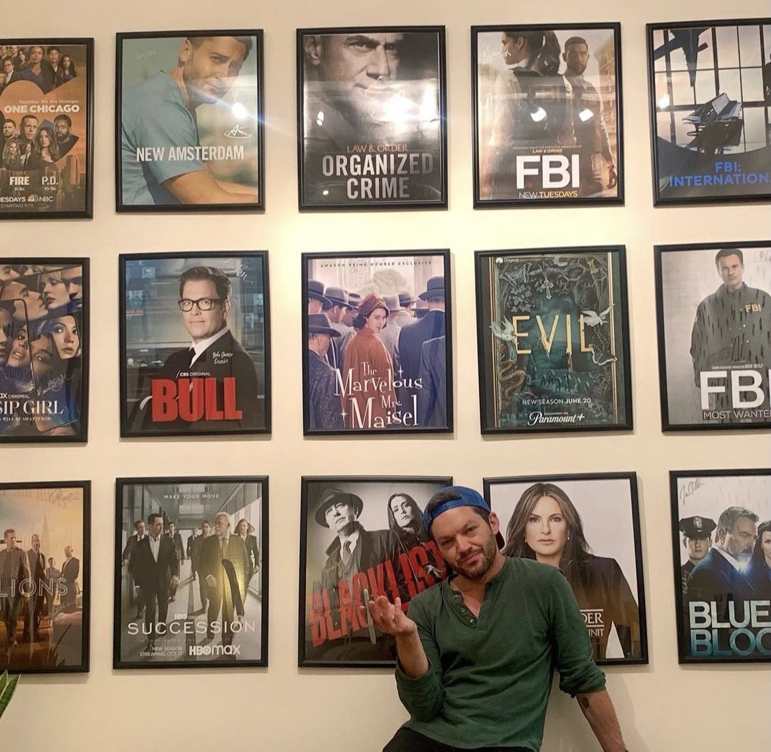 mnactingstudio's tweet photo. We did a thing. We have a new beautiful waiting room. And a new mentality. And posters of all of the tv shows filming in NYC. And we have a sharpie. For all of our current (&amp; future) MN students, we ask that you sign the posters of the shows you have been on! We’re proud of you. https://t.co/yzSzD2r3oA