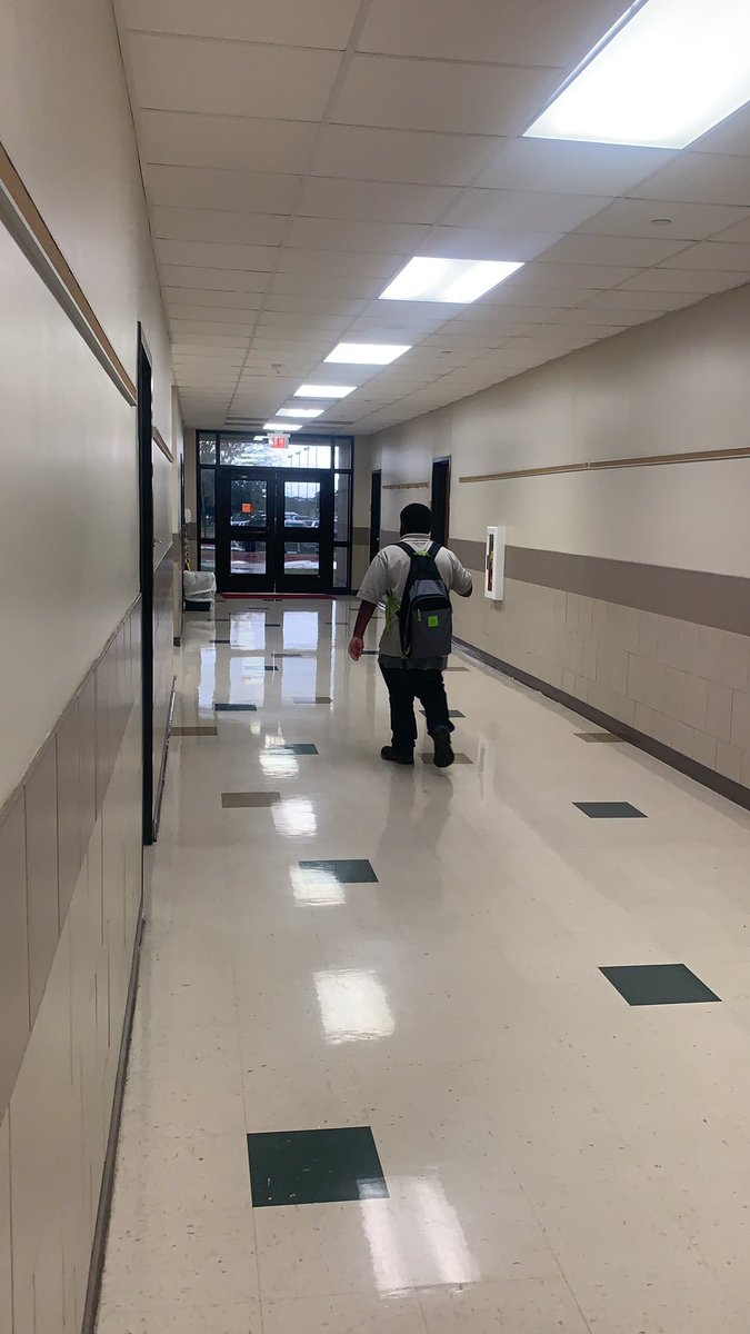 Ricoxo0's tweet photo. The famous kidddd 👀👀😂 @VictoriaISD #bob21vehs #vehs #bob21 https://t.co/XNXQzSGL9m