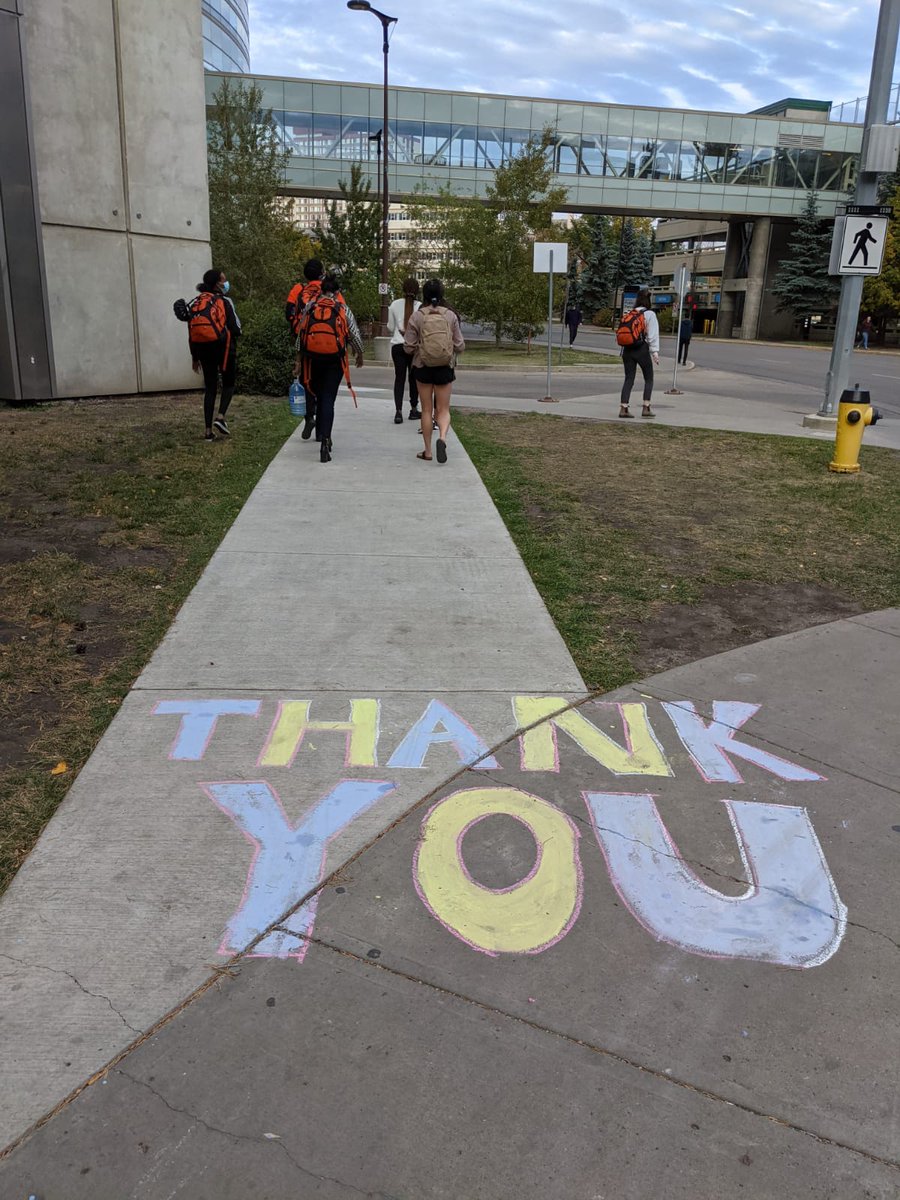 Sahra1k's tweet photo. Group of 1st year med students walking away after drawing supportive messages for front line workers dealing with #COVID19AB all around UofA hospital. https://t.co/nnULZtiS5K