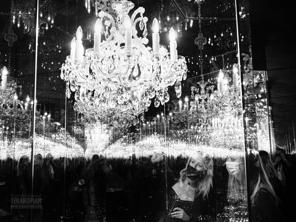 terakopian's tweet photo. Reflecting on the Chandelier of Grief (2016). Yayoi Kusama’s Infinity Mirror Rooms, Tate Modern. #kusama #art #modernart #japaneseart #yayoikusamaexhibition #chandelierofgrief #reflection #kusamainfinity #kusamatatemodern #tatemodern @Tate #lumix #lumixgx9 @LumixUK #leicadg #bw https://t.co/olbWTUoErs