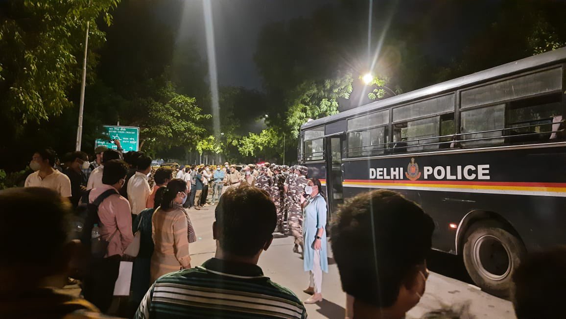 MoE_TEQIPF's tweet photo. Studying at IISc, IITs or NITs spending most of the time in labs never did we ever think we would be made to sit in this bus. 
A teacher is feeling helpless 😞 https://t.co/SIpI5HrC5s