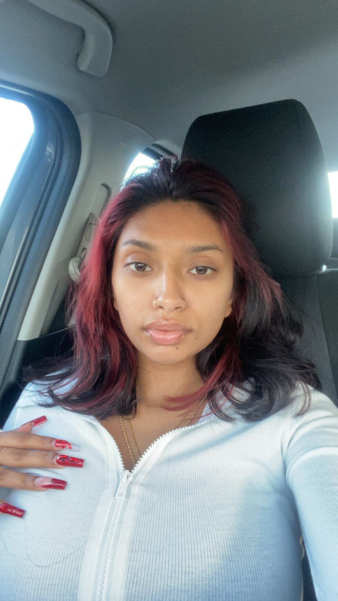 amypersaud_'s tweet photo. When a bitch tries to tell me I’m ugly with no makeup on… babe where? Girls be out here beating a whole face bc I’m bare come on try again. https://t.co/k2bYVM7EVb
