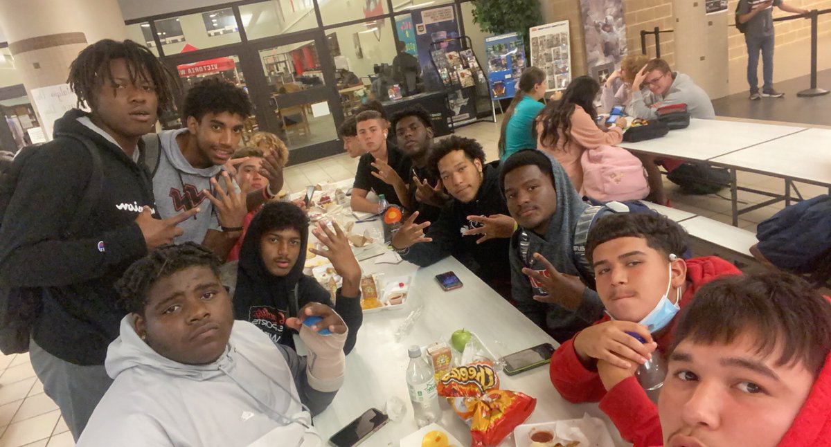 GiancarlosArra2's tweet image. all my boys finna eat🛡⚔️ @VictoriaISD #bob21 #vwhs