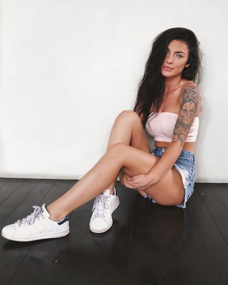 "Anyone else got themselves a 5'4 tattoo covered babe running through their mind?"
#WCW