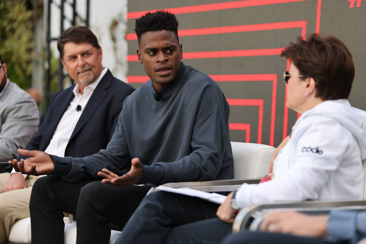 “America needs to get out of this puritanical work thought process that our only value is in our work. Our only value is in ourselves,” <a href="/JoeHolder_/">Joe Holder</a> at #CodeCon discussing the health impact of overworking.