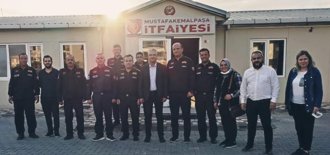 guler_akgoz's tweet photo. Geçtiğimiz aylarda Türkiye'mizin ciğerleri yanarken değerini bir kere daha anladığımız, hayatlarımızı, malımızı ve çevremizi korumak için büyük bir özveriyle çalışan kahraman itfaiyecilerimizin #İtfaiyecilikHaftası kutlu olsun. https://t.co/qpY0jFyHxE