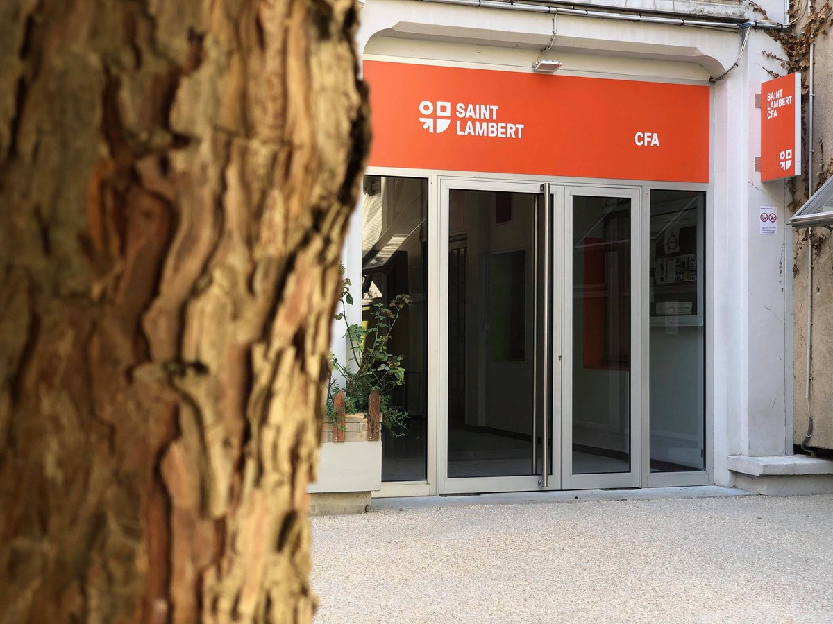 CFASaintLambert's tweet photo. Pendant les vacances de cet été, des travaux dans la cours de l'établissement ont été réalisés, permettant un accès aux normes PMR du CFA. https://t.co/ssscjxWple