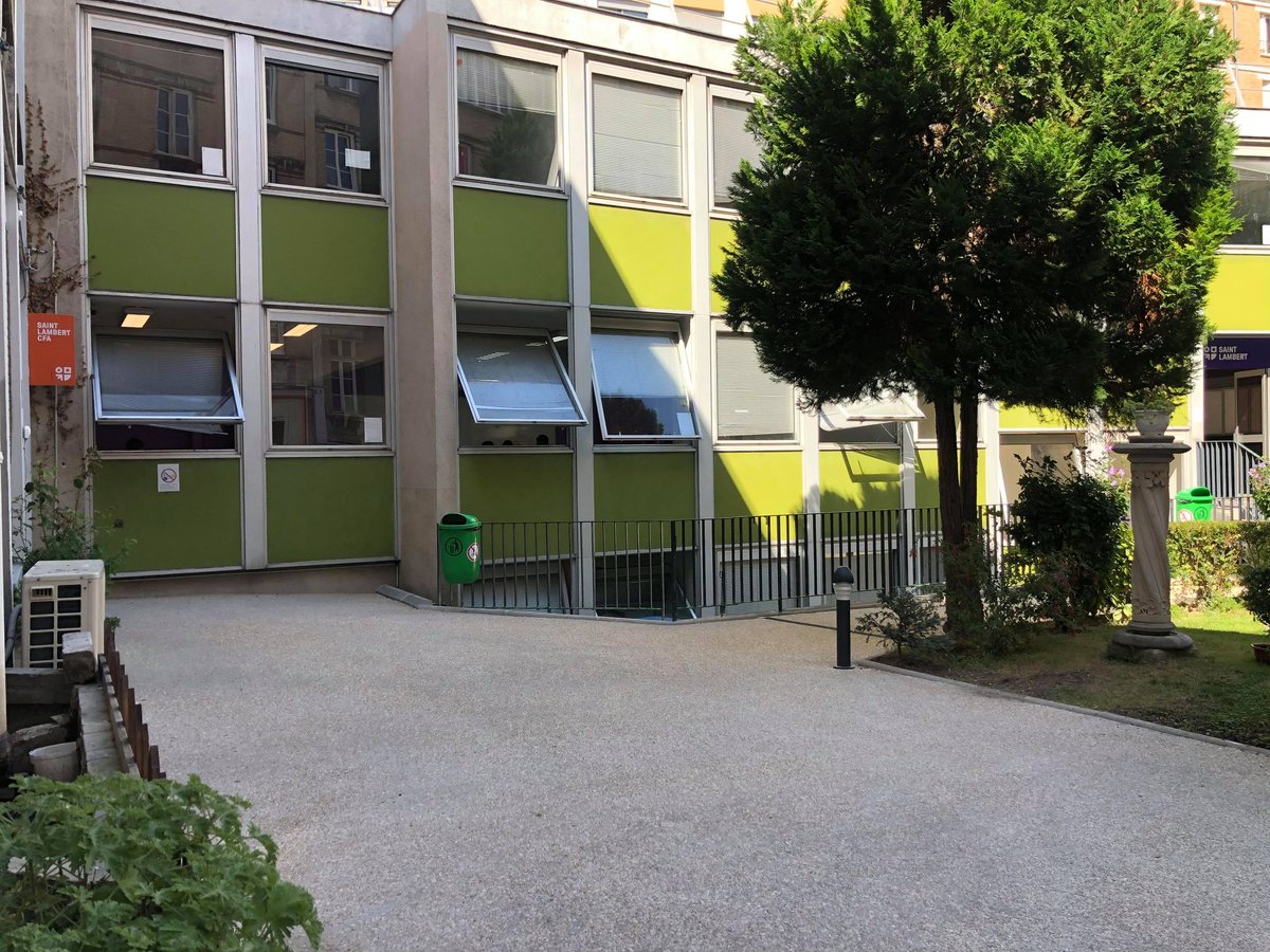 CFASaintLambert's tweet photo. Pendant les vacances de cet été, des travaux dans la cours de l'établissement ont été réalisés, permettant un accès aux normes PMR du CFA. https://t.co/ssscjxWple