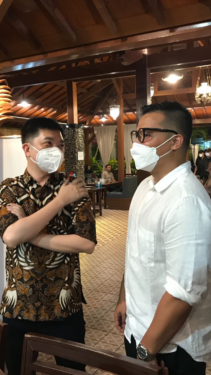 pangeransiahaan's tweet photo. Barusan ketemu William Tanuwijaya of Tokopedia dan dia bilang "gue ini dombanya @CoachJustinL"

Dunia ini udah gila. https://t.co/ZyI5yHI9rt