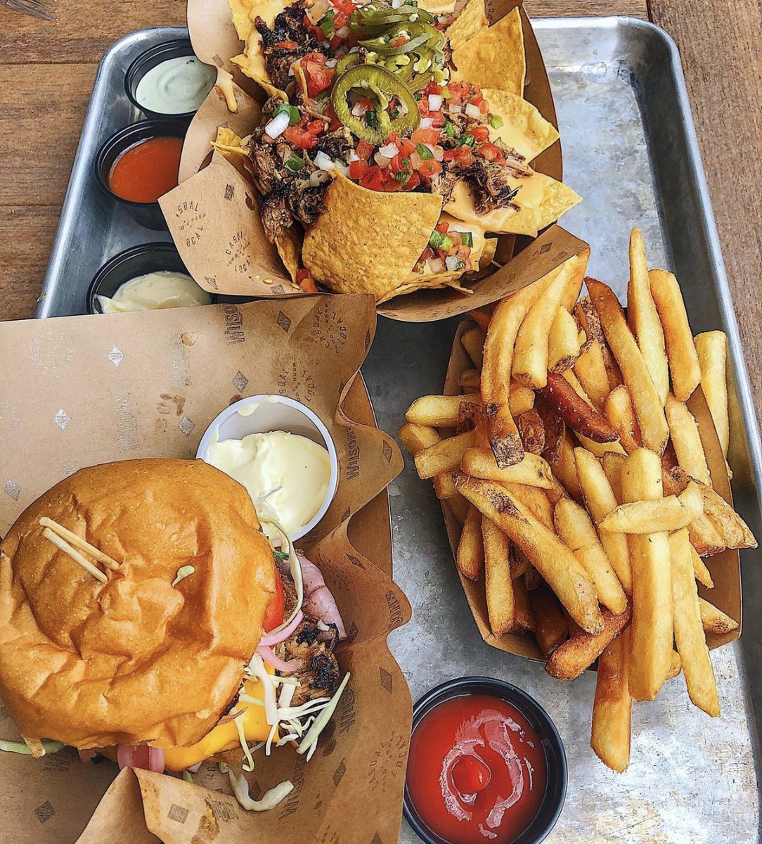 A little o’ this … a little o’ that. 🍔 
📸: @htxfoood
