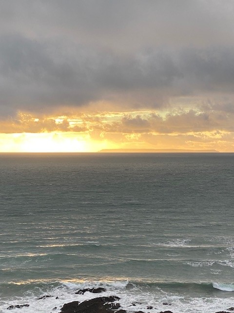 Lundyhouse's tweet photo. Looking for late availability? Even a windy/wet autumn day can be uplifting with a view like this ....... Contact us direct on 07969723811
#autumn #BNB #theviewsarepriceless #selfcateringaccommodatiion #lateavailability #woolacombe #dogfriendly #beach #view #swcoastpath https://t.co/x0on3GkWSN