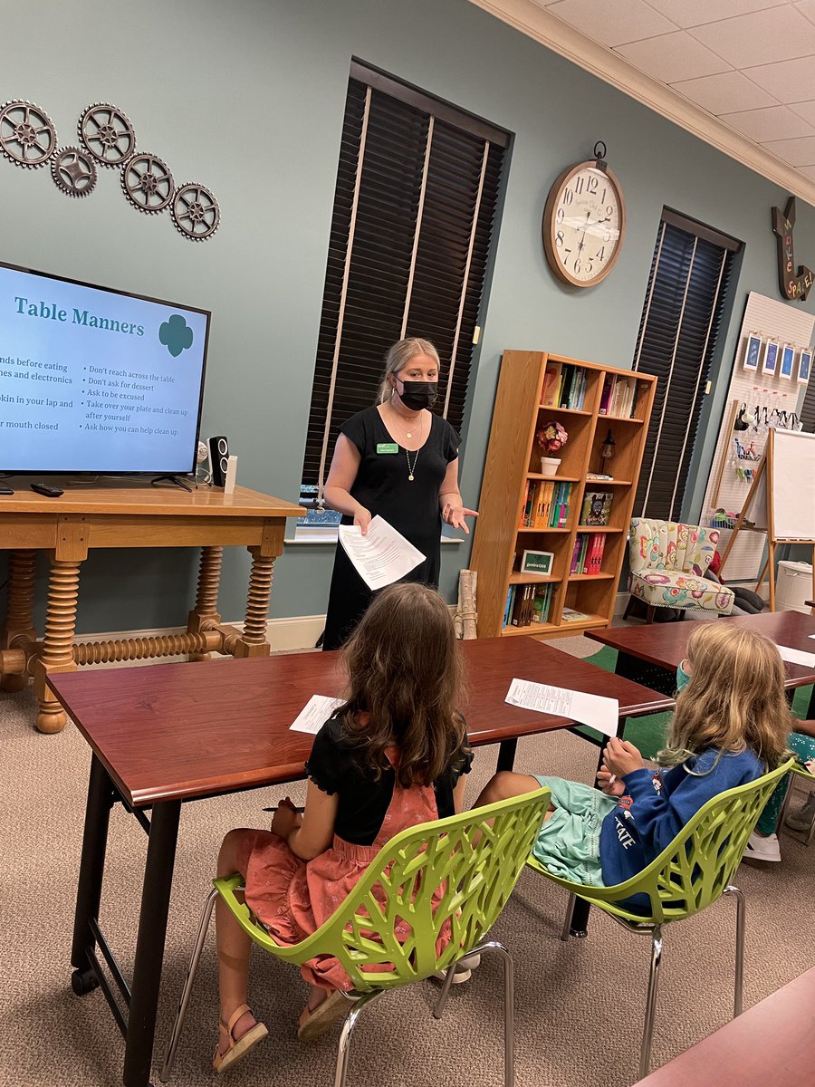 Last night we welcomed Juniors and Cadettes for session one of the Juliette’s School of Etiquette at the Memphis Possibility Place. 💚

Session one featured the basics of etiquette. Session two, coming up, is all about conversations. 

#etiquette #girlscoutshs