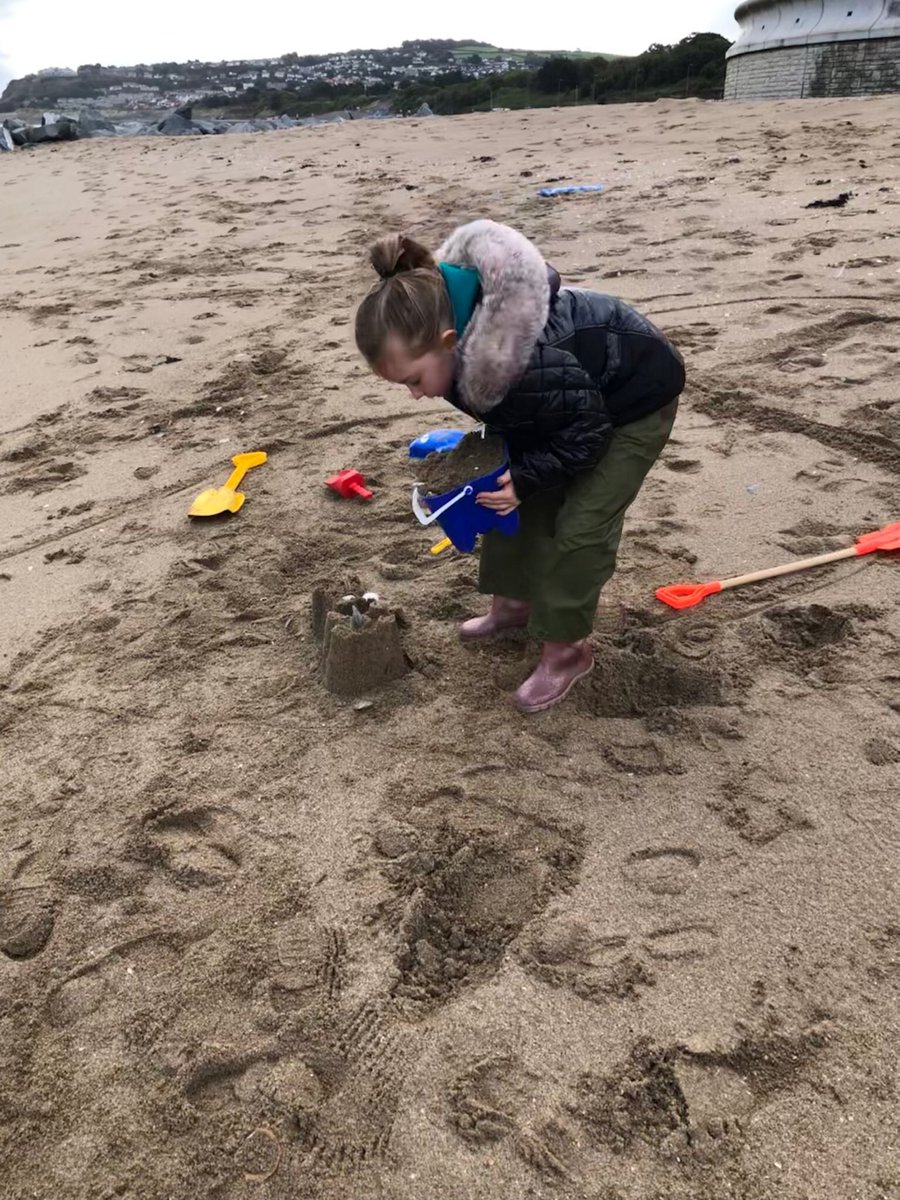 ysgolswnydon's tweet photo. Beach school today with year 1 & 2. We had fun building sandcastles, making patterns with shells and seaweed and had some hot chocolate to warm up. #beachschool #funoutside #portheirias #sandangels #beachart #sandcastles https://t.co/QIkLcXe8q6