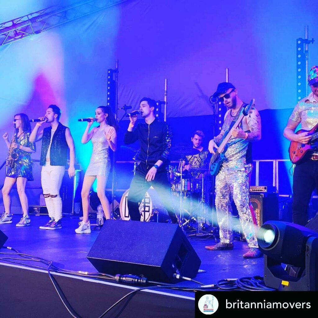 FullyFunKtional's tweet photo. Such an amazing festival created by @britanniamovers for their 40th anniversary! Loved every minute rocking #BritFest with this awesome lot! 😍🤟🏼
.
.
.
.
#partybandlondon #music #eventprofs #londonpartyband #eventprofsuk #party #giglife #truep… https://t.co/eg5qikbHtB https://t.co/QPFObqVOy6