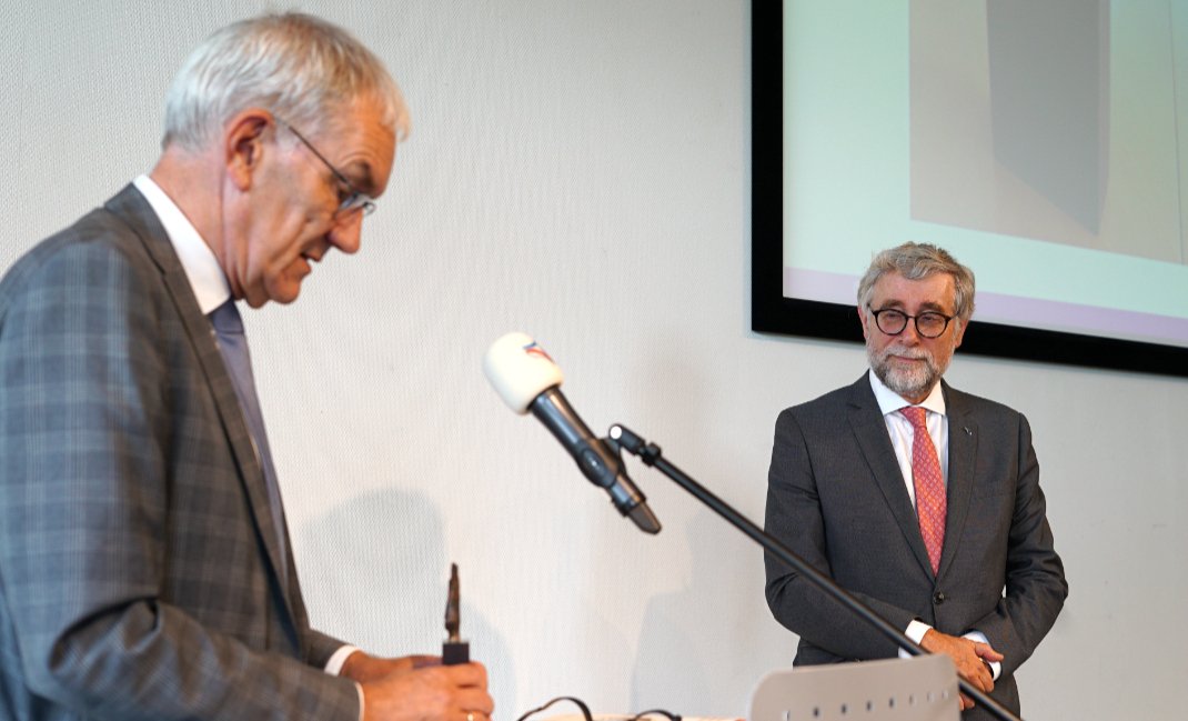 Wederom een feestelijke dag vandaag waarop onze collega dr. @JanHvDoleweerd is geïnstalleerd als lector Protestants Godsdienstig Vormingsonderwijs (<a href="/PCGVO/">PC GVO</a>). Van harte gefeliciteerd en Gods zegen op deze nieuwe functie!