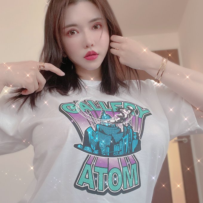 ボーイッシュなTシャツと
シンプルなアクセかわゆい相性良い気がする
The Boyish T-shirt and a simple accessories goes well.

毎日眠いよおやすみ?
Damn