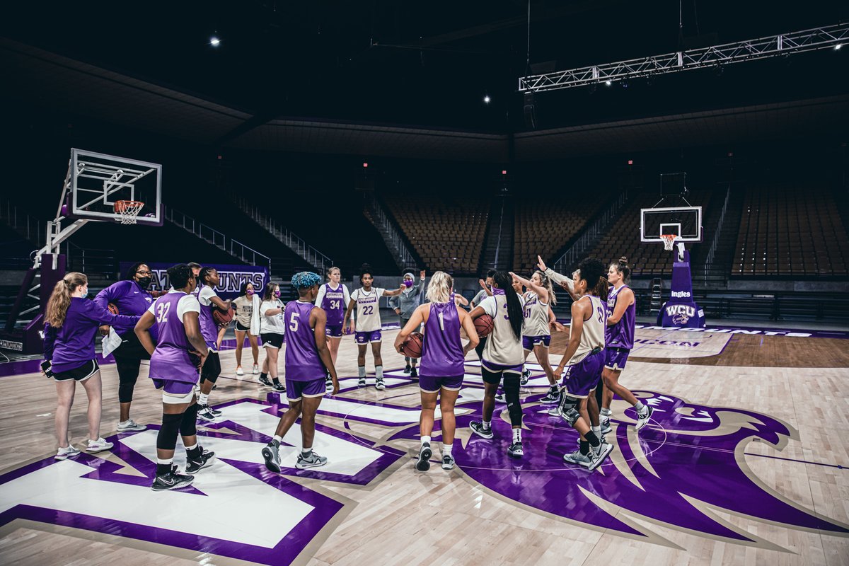 A few more 📸from yesterday's first day of practice for the 2021-22 season. 
#CatamountCountry #Believe
