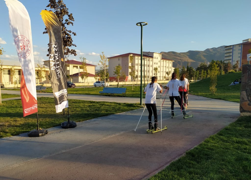 GSB_Mus's tweet photo. #AvrupaSporHaftası kapsamında #TekerlekliKayak etkinliklerimiz devam ediyor. 🎿

#BuHaftaÇokHareketliyiz 
#BeActive  #EuropeanWeekOfSport
#ABBaskanligi #ulusalajans #NationalWellnessDay 

@kasapoglu
@gencliksporbak
@hisfed
@EuropeanYouthEU
@EUDelegationTur
@ABBaskanligi https://t.co/weBN2yuir8