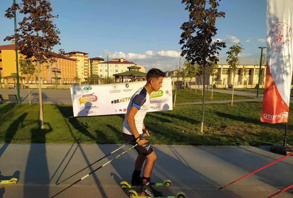 GSB_Mus's tweet photo. #AvrupaSporHaftası kapsamında #TekerlekliKayak etkinliklerimiz devam ediyor. 🎿

#BuHaftaÇokHareketliyiz 
#BeActive  #EuropeanWeekOfSport
#ABBaskanligi #ulusalajans #NationalWellnessDay 

@kasapoglu
@gencliksporbak
@hisfed
@EuropeanYouthEU
@EUDelegationTur
@ABBaskanligi https://t.co/weBN2yuir8