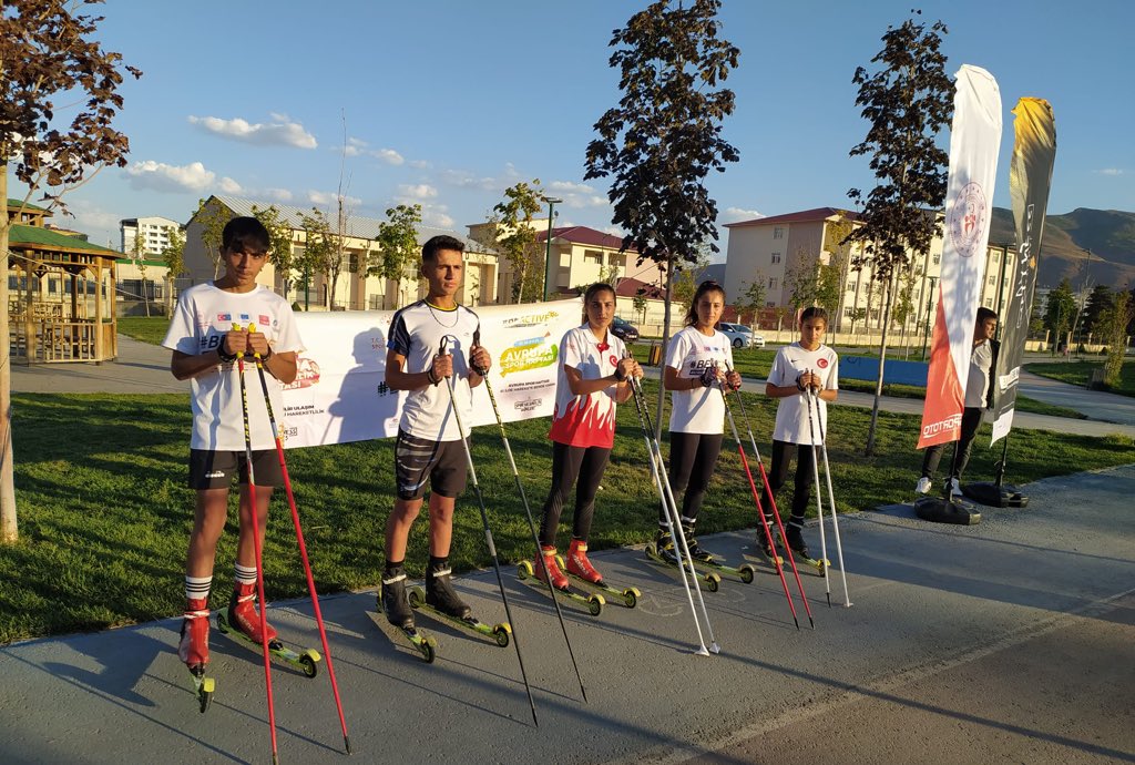GSB_Mus's tweet photo. #AvrupaSporHaftası kapsamında #TekerlekliKayak etkinliklerimiz devam ediyor. 🎿

#BuHaftaÇokHareketliyiz 
#BeActive  #EuropeanWeekOfSport
#ABBaskanligi #ulusalajans #NationalWellnessDay 

@kasapoglu
@gencliksporbak
@hisfed
@EuropeanYouthEU
@EUDelegationTur
@ABBaskanligi https://t.co/weBN2yuir8