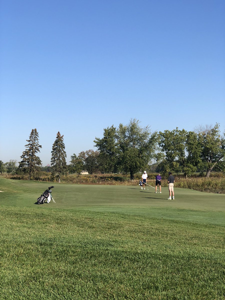 EGGolf_Boys's tweet photo. C. Moellenkamp and N. Lamberg with a par on #10!! #ihsaregional #OneEG #EGpride https://t.co/XHQVgDi4hL