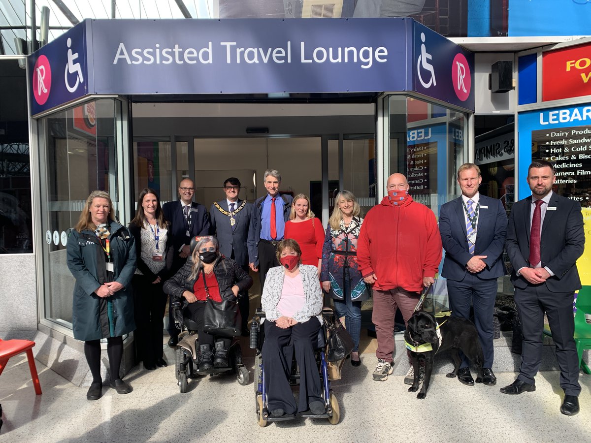 networkrailwest's tweet photo. 😊Delighted to be joined by colleagues from @GWRHelp and @ReadingCouncil to officially open our new assisted travel lounge at Reading station.

🕙The lounge is open daily between 10am and 6pm.

https://t.co/daEKLI2wrf https://t.co/L5g9N9n1Qz