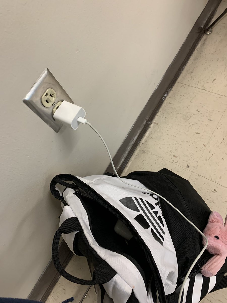 Amy_14_5's tweet photo. Charging my phone cuz it’s at 50% @9:49am #vehs #bob21 @VictoriaISD https://t.co/k7beQLrmOx