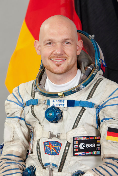 ESA_History's tweet photo. #OTD 3 October 2018, #ESA's @Astro_Alex Gerst 🇩🇪 became Commander of the @Space_Station, the 1st German and 2nd European to do so, during Expedition 57 @esaspaceflight @ESA_de @NASAhistory 👉 https://t.co/ctbKbDZk56 https://t.co/cGaLs2ywob
