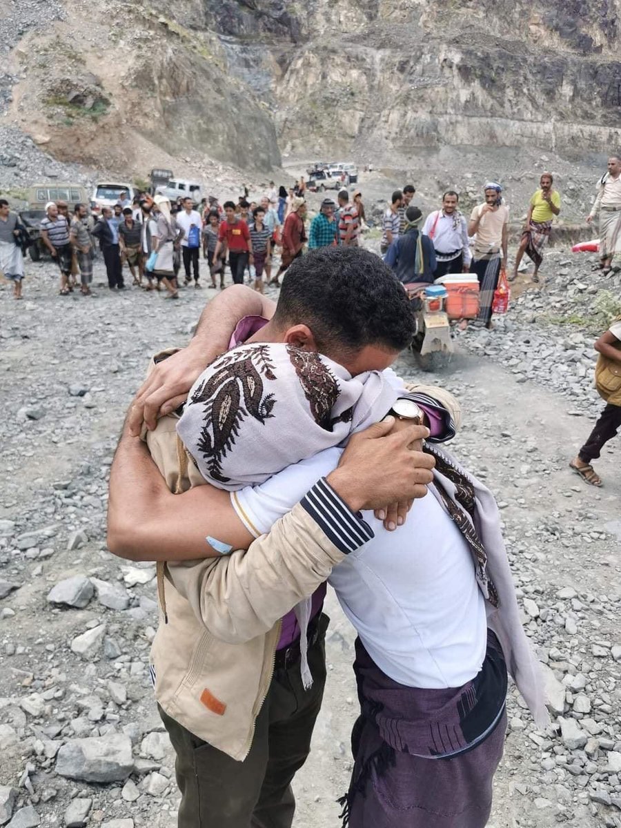 ymnraf's tweet photo. A happy day in #Taiz: 225 families will sleep tonight with their loved ones after a successful prisoners/detainees exchange deal today. Thanks to the local mediators who worked tirelessly through months of difficult negotiations to make this happen. #Yemen #Peace https://t.co/e8CfAFV1Rc