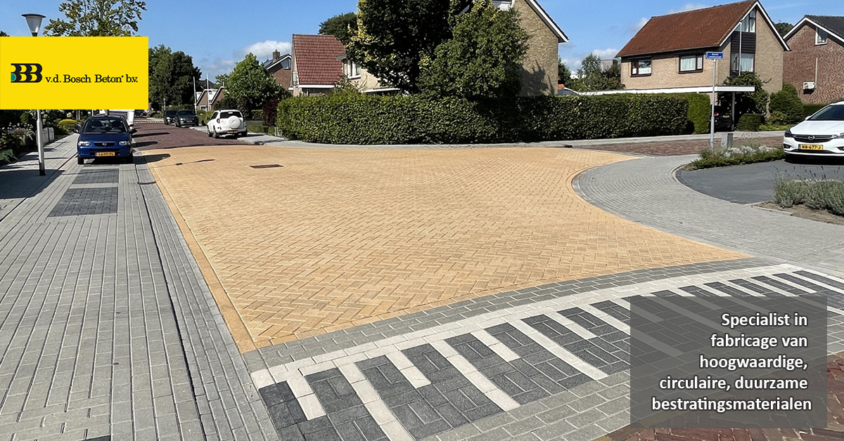 vdboschbeton's tweet photo. Aan de H. Dunantstraat in @gemtwenterand zijn de parkeerplaatsen, trottoirs en het wegdek voorzien van #Reduton cementloze banden en straatstenen.
Zoals op onze winterfoto te zien is, zijn ze tevens winterbestendig. Hierdoor is deze straat meteen getest op vorst en dooizouten! https://t.co/y3ySBXCA5z