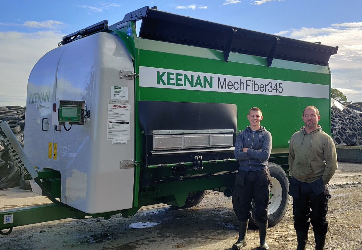 KEENANsystem's tweet photo. Eamon and Cian Mooney, Castlecomer, Co. Kilkenny receiving their MechFiber 345 Bale Handler with KEENAN Controller and InTouch technology. Many thanks to the Mooneys for the business and best of luck with your new machine. https://t.co/4Ip5maWVkU