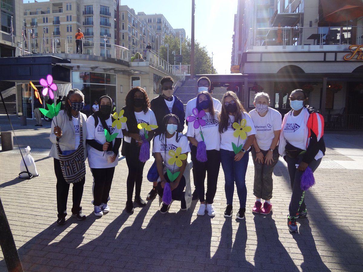 SMLPPGCC's tweet photo. Fun was had by all as students from the Southern Management Leadership Programs at Prince George's CC, Montgomery College, and UMD volunteered at the "Walk to End Alzheimer's" event this past Saturday.  The event was held at the Nation Harbor. https://t.co/46hLpaS2bP