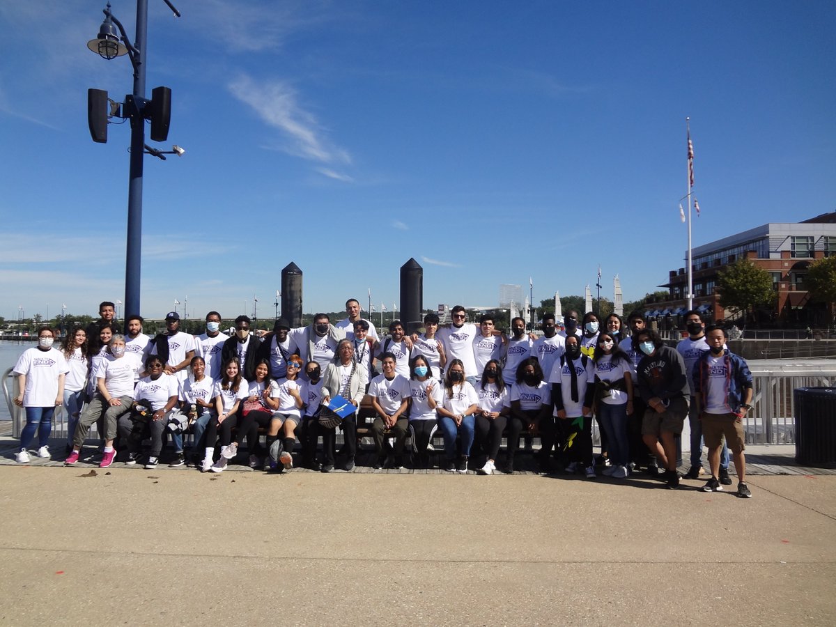 SMLPPGCC's tweet photo. Fun was had by all as students from the Southern Management Leadership Programs at Prince George's CC, Montgomery College, and UMD volunteered at the "Walk to End Alzheimer's" event this past Saturday.  The event was held at the Nation Harbor. https://t.co/46hLpaS2bP