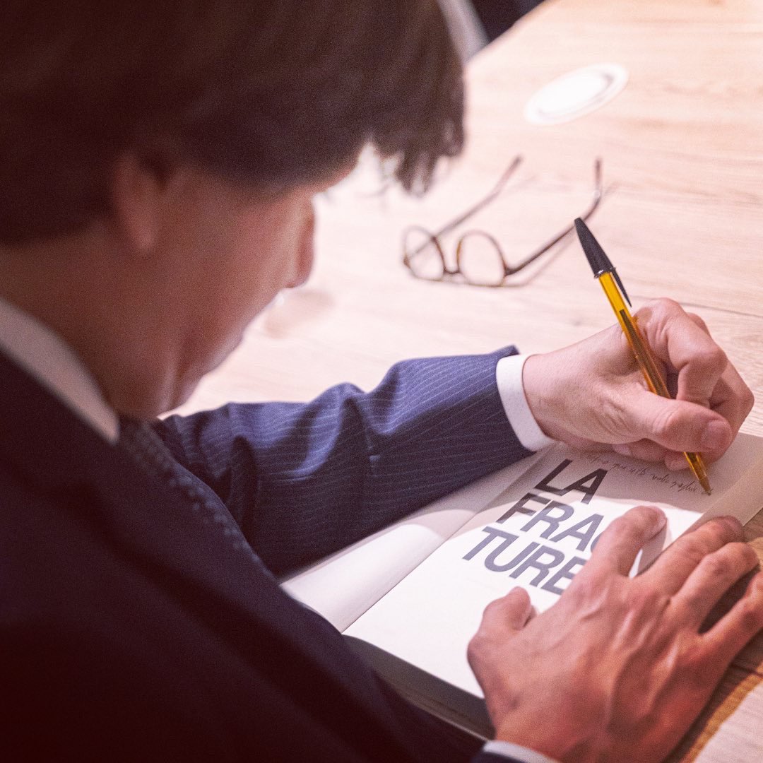 CABINETEVIDENCE's tweet photo. 📕Hier a eu lieu la soirée de lancement de LA FRACTURE - éditions Les Arènes - , le premier livre de @FredericDabi, directeur général de l'@IfopOpinion, portant sur la jeunesse d'aujourd'hui, ses valeurs, ses choix, ses révoltes, ses espoirs... Un événement riche en partage. https://t.co/GtmEiPIGIh