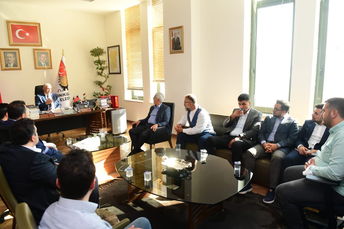 Yeni Dünya Vakfı Genel Başkanımız Mahmut GÖKSU, Kahramanmaraş Şube Başkanımız Ahmet Asım DEMİRDÖĞEN ve yönetim kurulu üyelerimiz, Onikişubat Belediye Başkanı <a href="/HanefiMahcicek/">Hanefi Mahçiçek</a> ‘i ziyaret ederek vakıf çalışmalarımız hakkında istişarede bulundular.