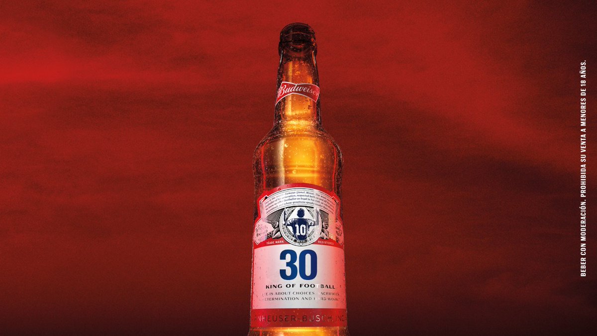 Messismo10's tweet photo. Ya tengo la botella que sacó @budargentina edición limitada por el nuevo dorsal de Leo en PSG. Es hermosa.

Por si la quieren conseguir, https://t.co/imBCicFMhp. https://t.co/VkWJUMJGUR